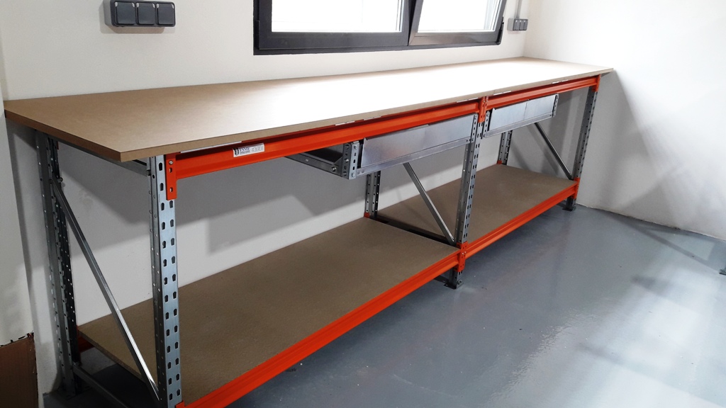 mesa galvanizada con tablero dm
